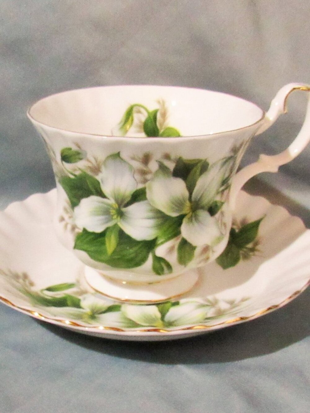 Royal Albert Trillium Teacup and Saucer English Bone China, Gold Gilt Trim X642